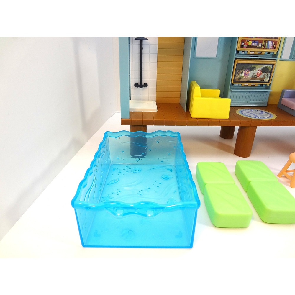 Bluey Beach Cabin Playset with Accessories Pool SeeSaw Furniture Shower - Picture 5 of 5
